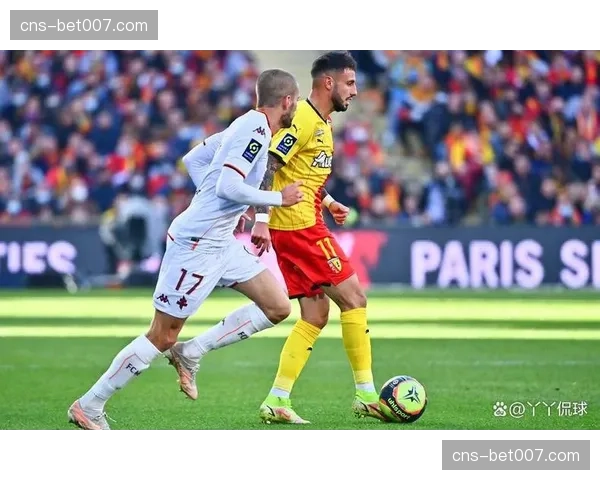 实时：VAR长时间介入，判定朗斯球员越位位置获利，进球无效